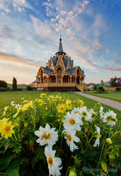 Цветы в храме