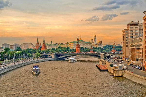 Москва река весной