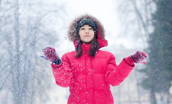 Девушка в зимней куртке
