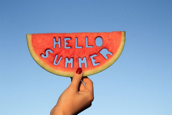 Hello Summer надпись