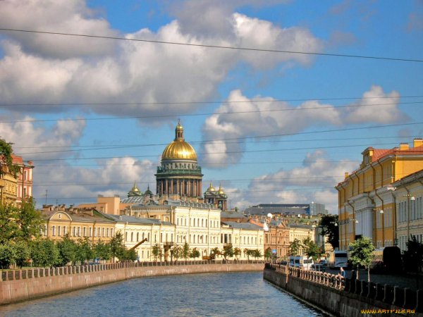 Исаакиевский собор в Санкт-Петербурге летом