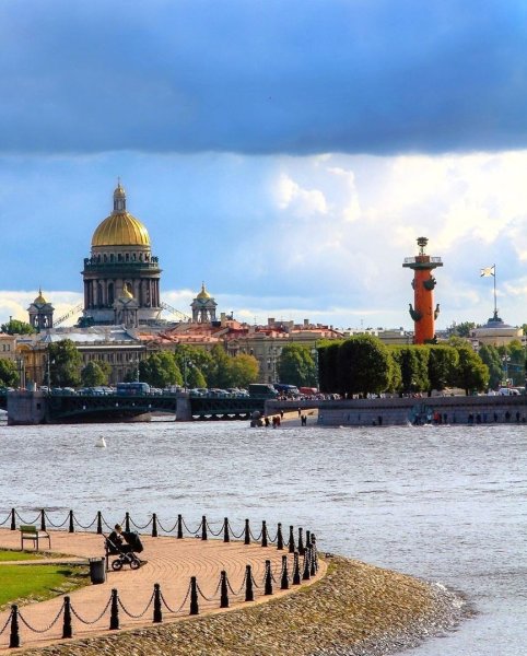 Исаакиевский собор пасмурно