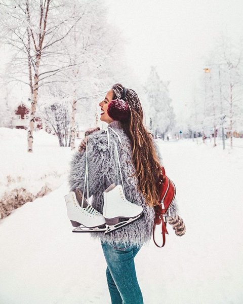 Зимняя фотосессия в лесу с машиной