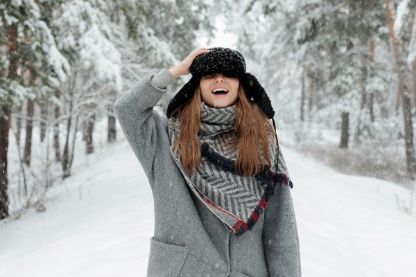 Блондинка в снегу