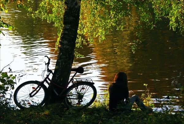 Девушка на велосипеде