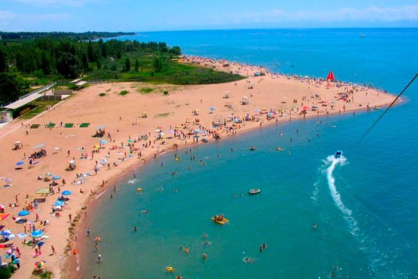 Озеро Иссык-Куль пляж золотые Пески