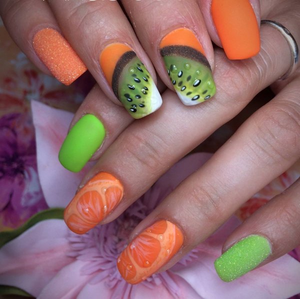 Бирюзовый маникюр