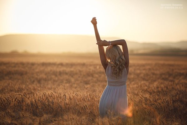 Блондинка со спины