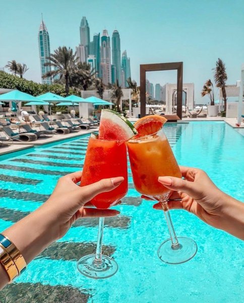 Семья путешествует