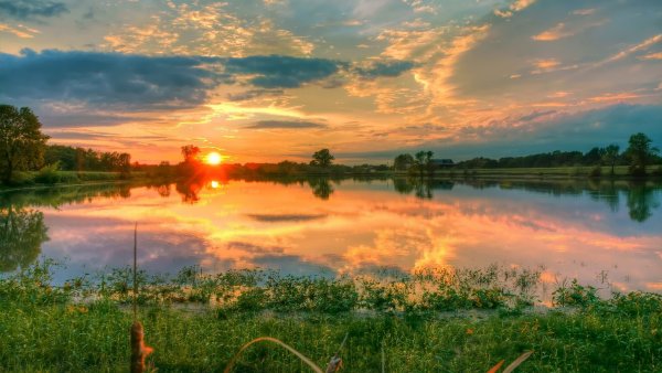 Рассвет на реке лето деревня