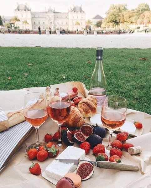 Романтический ужин на природе