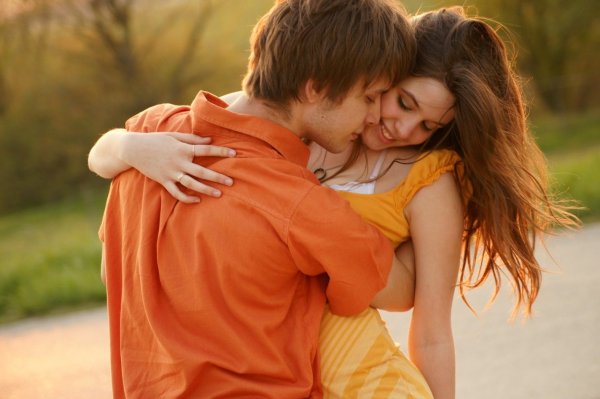 Поцелуй молодых