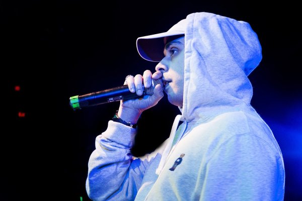 Поле ромашек гиф