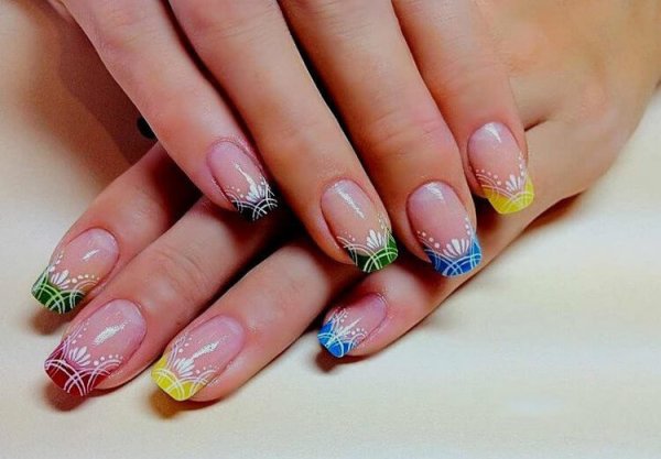 Маникюр френч цветной с рисунком