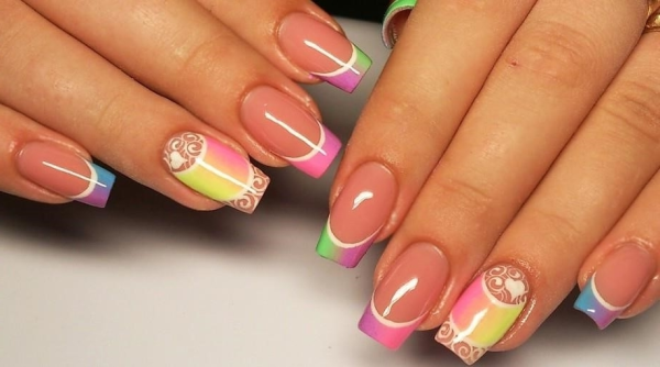 Разноцветный френч на квадратных ногтях