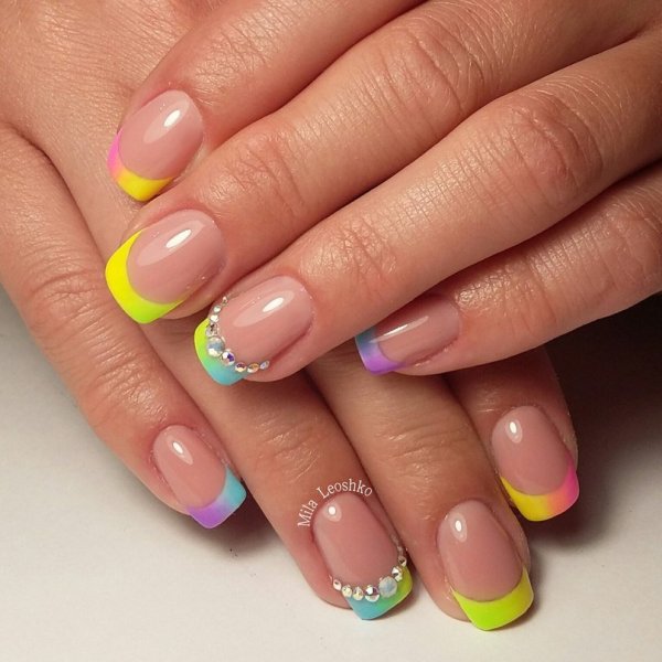 Яркий френч