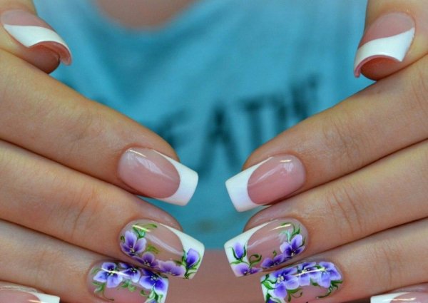 Маникюр французский с рисунком