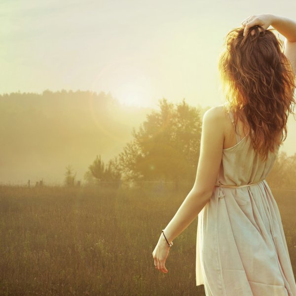 Девочка спиной