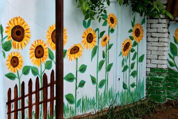 Разрисовать забор на даче