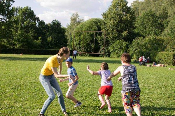 Дети во дворе