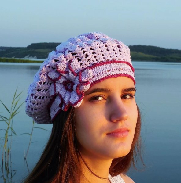 Вязаная беретка летняя