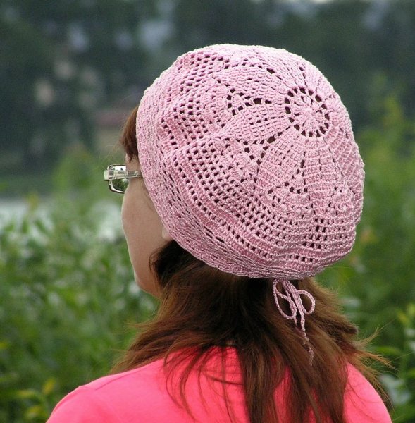 Летние вязаные шапочки