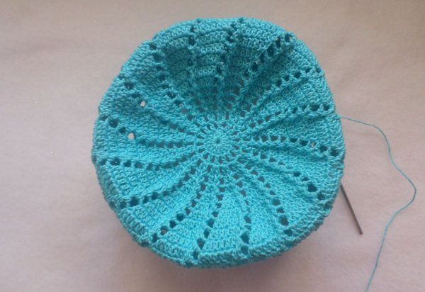 Летний беретик для девочки крючком