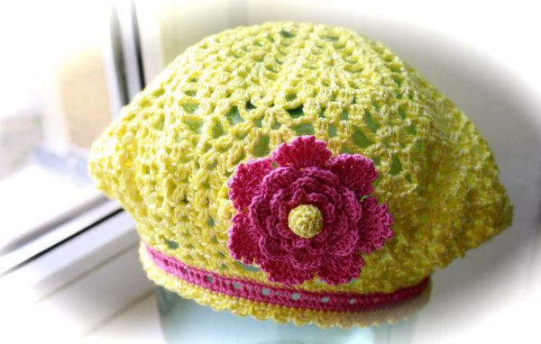 Вязаный беретик для девочки крючком