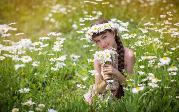 Девочка на прозрачном фоне