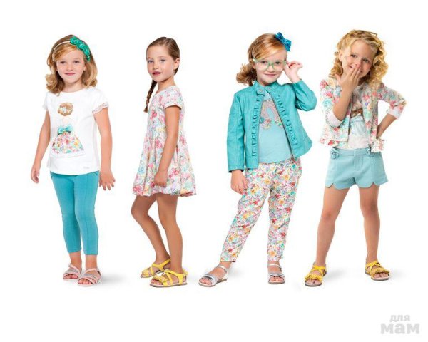 Дети на прогулке летом