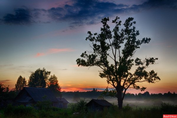 Красивый закат в деревне