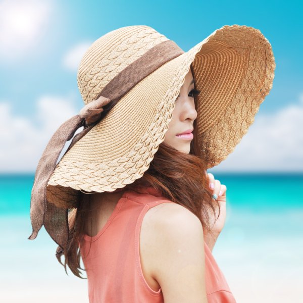 Девушка в соломенной шляпе