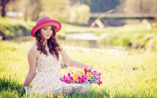 Женственная девушка