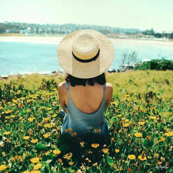 Девушка в шляпе лето