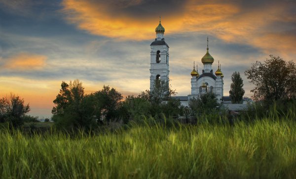Церковь в поле Россия