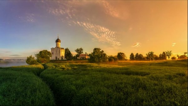 Церковь в поле Россия