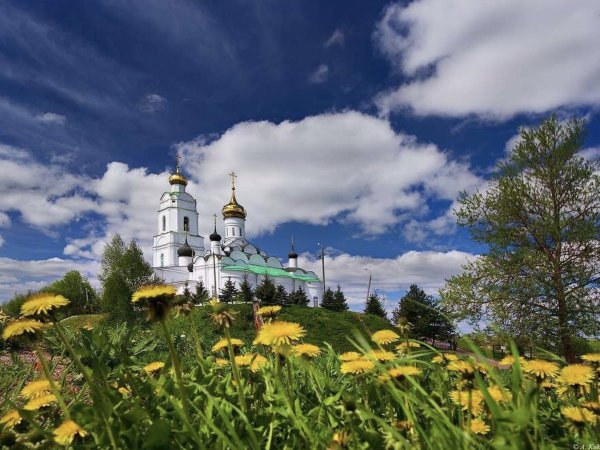 Поле август храм