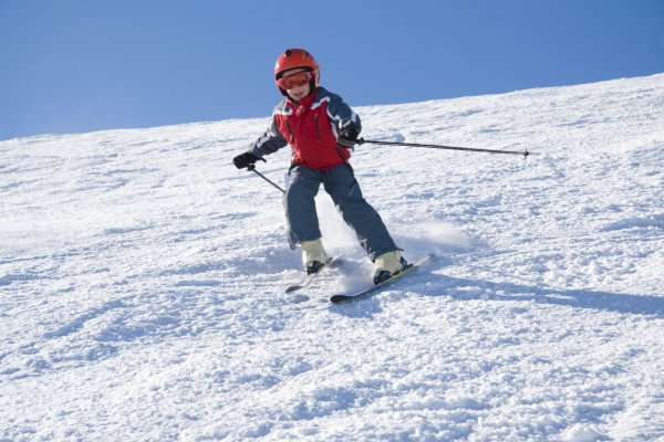 Мальчик на лыжах