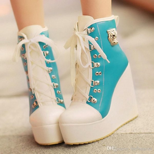 Кроссовки на каблуке