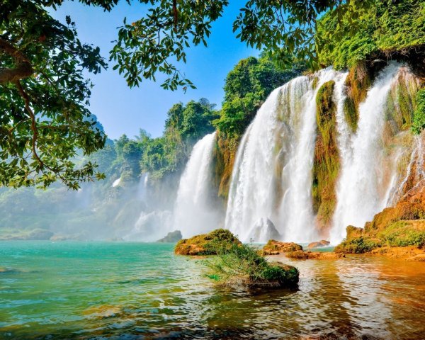 Родник водопад Горная река
