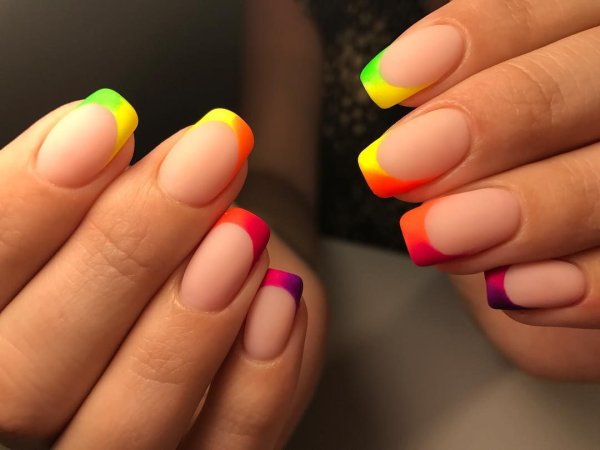 Разноцветный маникюр
