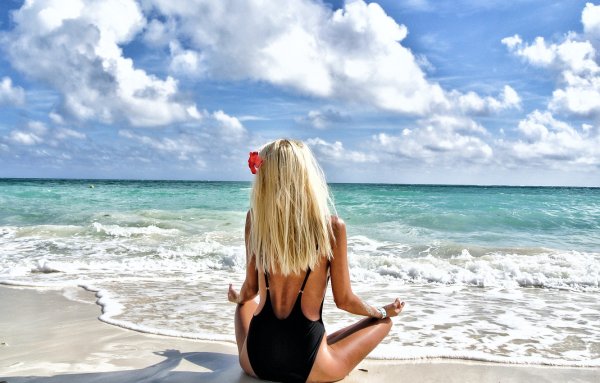 Блондинка со спины