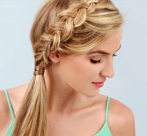 Венок из желтых цветов