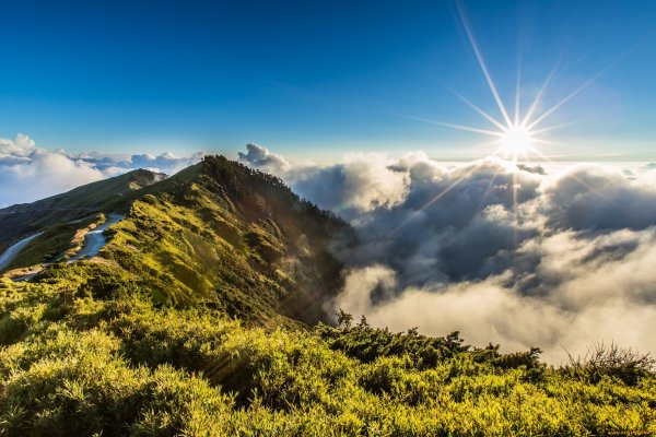 Красивый рассвет в горах