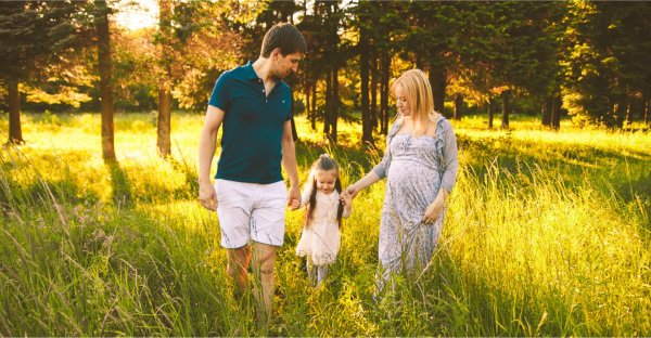 Семейная фотосессия на природе летом