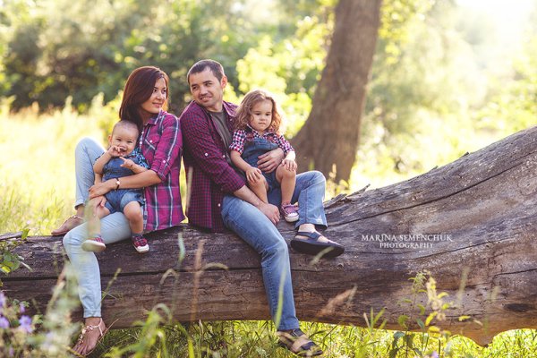 Прогулочная семейная фотосессия