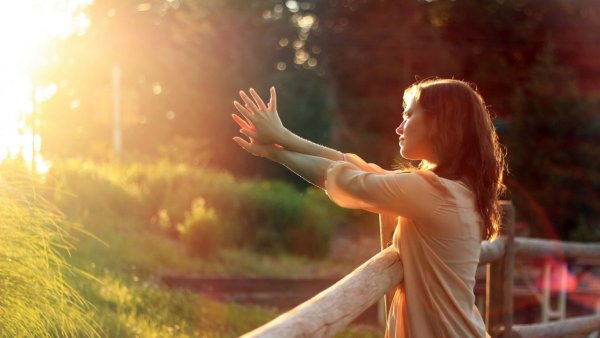 Девушка солнце счастье