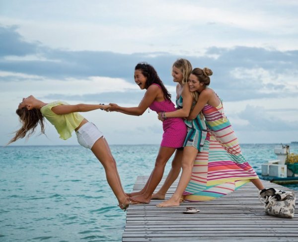 Четыре девушки на море