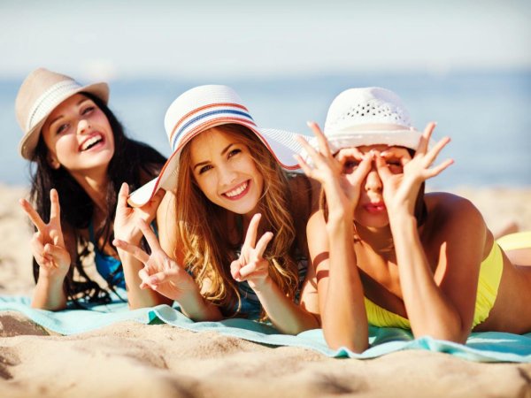 Подружки на море