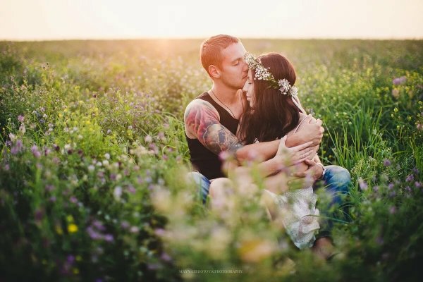 Летняя фотосессия на природе пара